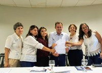 Vereadora Sabrina Garcêz e senador Vanderlan Cardoso entregam emenda para construção da Unidade Básica de Saúde do Jardim Curitiba
