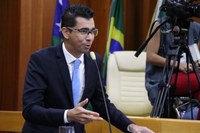 Vinícius faz novas denúncias de contratos de licitação na Secretaria de Educação